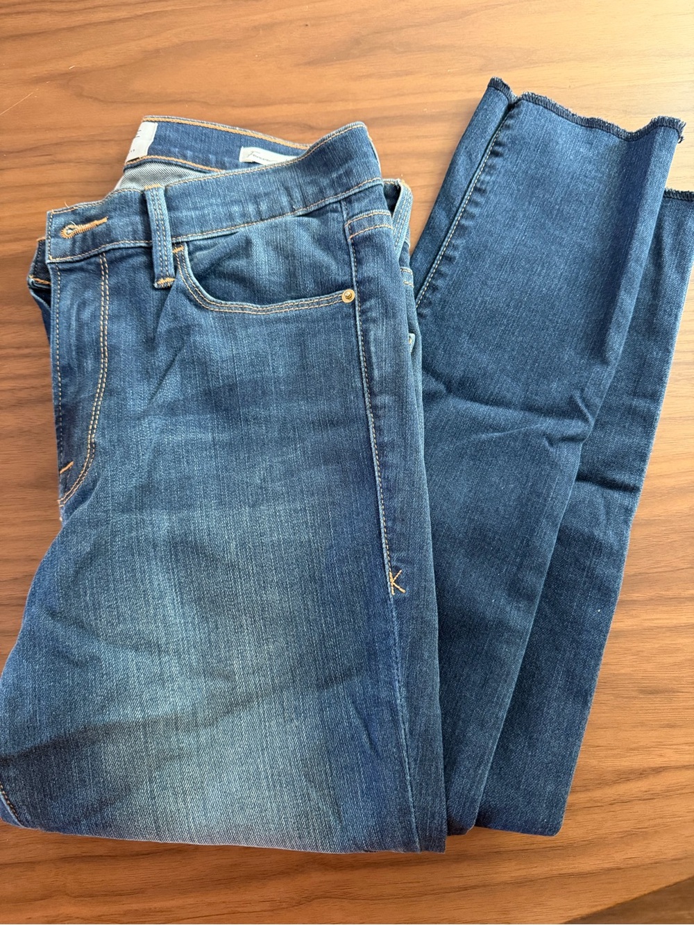 Frame Denim Women’s Slim Straight Jeans in Medium Blue Wash